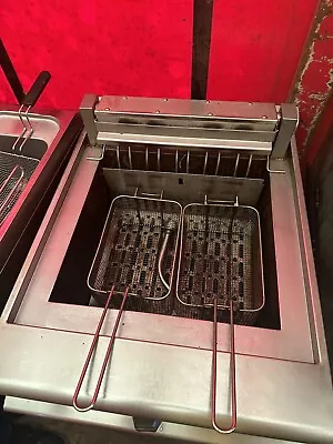 Falcon Dominator Twin Basket Fryer (E3860) • £450