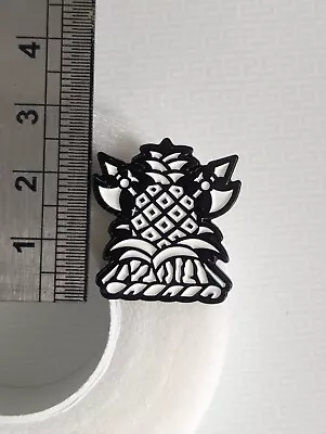 Tanqueray Crest Collectible Gin Pin • £10