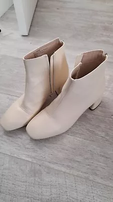 Ivory Ankle Boot. Size 41 • £3