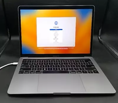 MacBook Pro Retina 13.3-inch (2019) - Core I7 16GB - SSD 512GB • $429.99