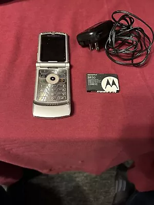 Motorola RAZR V3 Flip Phone Vintage Collectors Tested Fully Functional 0227-03M • $34.50