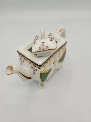 Porcelain Art Miniature Teapot • £0.99