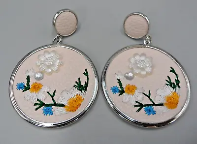 Embroidered Daisy Earrings Faux Leather Shasta Daisies Hippie Chick Vintage 1.5  • $8