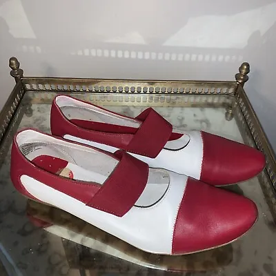 Me Too Shoes Womens 9 Red White Mary Janes Alberta Flats Colorblock • $30