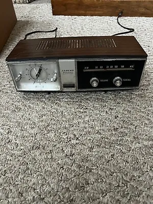 $12.50 • Buy Vintage LLOYD'S Solid State 2 Speaker Clock Radio Model 9J45G-37B
