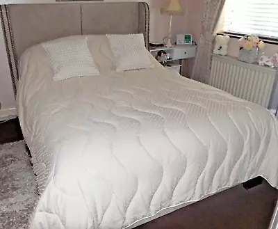 KING SIZE COVERLESS DUVET & 2 X IKEA Cushion Covers Bargain • £35