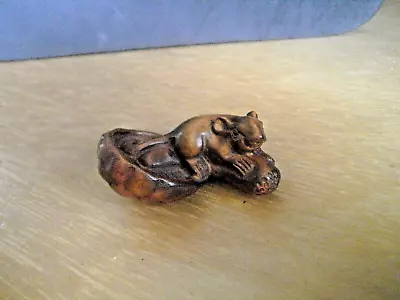 2b.. Hand Carved Wood Netsuke Of A Mouse On Bent Mushroom Boxwood Figure • £24.99