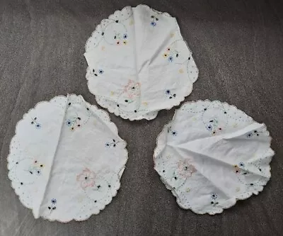 Vintage 3 White Pink Mix Round Embroidered Lace Floral Table Mats Doilies Cotton • £1.99