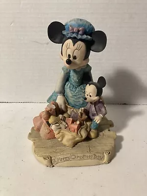 Minnie Mouse With Young Mickey And Minnie Ireland Christmas FIGURINE • $39.99