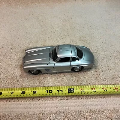 Welly Mercedes Benz 300 Sl 2-door 1:24 Scale • $4.99