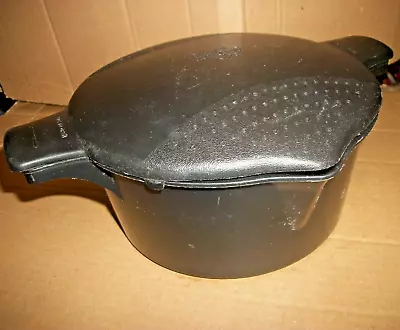 Pampered Chef 2 Quart/8 Cup Micro/Microwave Steamer Cooker Black • $17.99