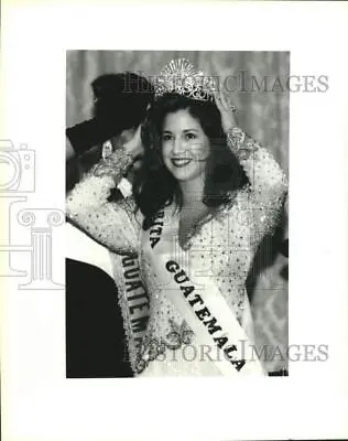 1995 Press Photo Nina Rivera Crowned 1996 Miss Guatemala In Metairie. • $19.99