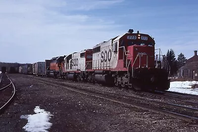 T: Orig Slide SOO LINE SD40-2 #773+4416+1 W/Train #910 - Trout Lake MI 1985 • $3.29