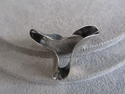 Vintage Sterling Silver Modernist Abstract Ribbon Brooch • $25