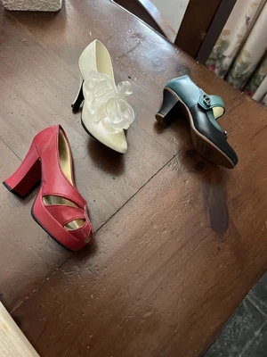 £4 • Buy Just The Right Shoe X3 Tying The Knot Suffragette And Ravishing Red