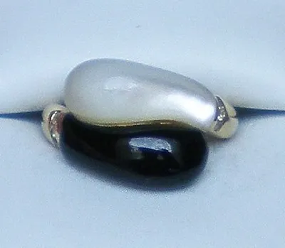 Vintage Designer 14K Gold Black Onyx White Mother Of Pearl Diamond Bypass Ring • $495