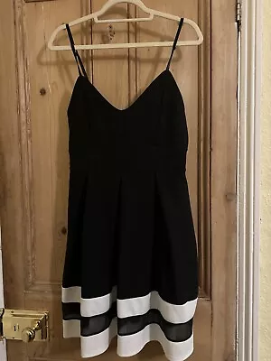 Cameo Rose Dress 14 Black And White VGC • £0.99