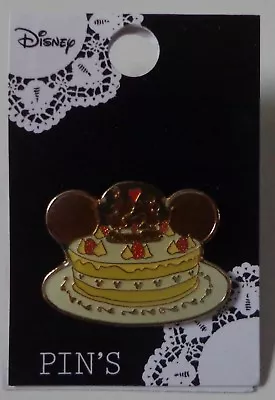 Disney Heart Art Collection Mickey And Minnie Kissing Cake Pin • $31.45
