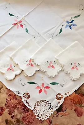 $20.99 • Buy Vintage Linen 32  Floral Applique Embroidered Tablecloth Topper W/4 Napkins