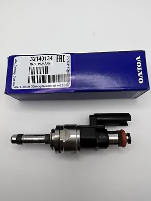 Genuine Volvo OEM Fuel Injector 32140134 • $119.99