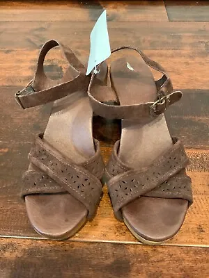 Ugg Australia Brown Open Toe Strappy Heels Size 7 (US) 38 (EU) • $31.99