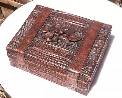 VINTAGE TRAMP FOLK ART BOX  HAND-CARVED  NATURAL WOOD 8x6.5x3  NICELY DETAILED! • $159