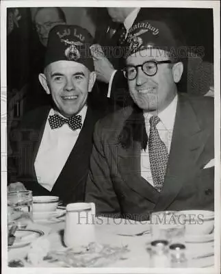 1950 Press Photo Shriner Charles Wakefield Harold Lloyd At Ben Franklin Hotel. • $29.88