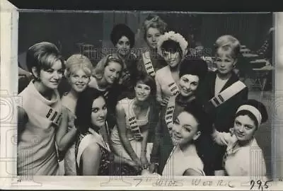 1965 Press Photo The 12 Entrants In The International Beauty Pageant California • $16.99