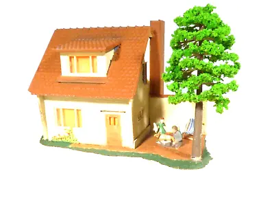 HO CAPE COD HOUSE  (Weathered & Detailed) BUILT 1/87 TREE /PEOPLE ADDED ECT. • $17.77