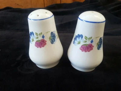 £5.79 • Buy Vintage BHS PRIORY TABLEWARE Salt Pepper Shaker  Made In BRITAIN White,Blue,Red 