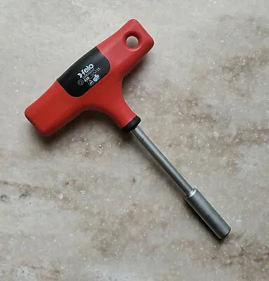 EIGHTY Wrenches T-Handle; With Magnetic Female 1/4  Hex Bit; Felo #:0715732350 • $400
