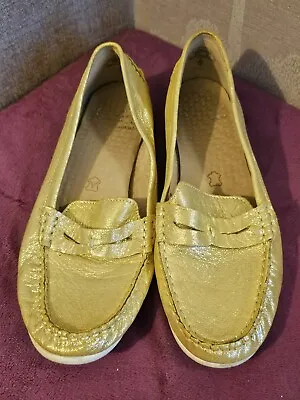 Caprice Walking On Air Gold Flat Leather Shoes - Size EU 38 / UK 5 • £1.99