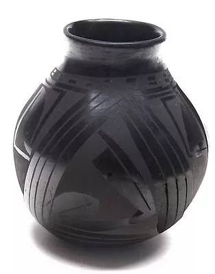Mata Ortiz Pottery Sofia De Tena Artist Black On Black 4.5  Tall Signed • $60