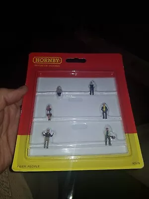 £9 • Buy OO Gauge Hornby R7118 / R564 Farm People Men Women Spade Model Railway Scenery