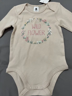 BNWT Baby Girls Long Sleeve Romper Size 0 • $7