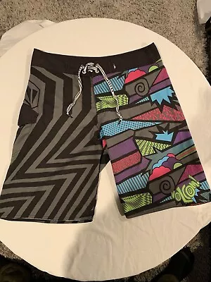 Men's Volcom Modtech Board Shorts (Bathing Suit) Size 34 Multicolor • $24.99