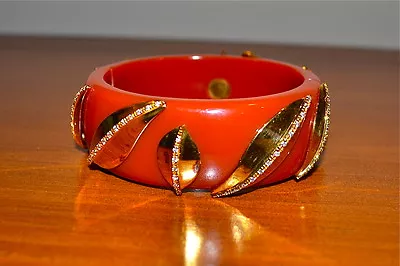 New $695 MIRIAM SALAT Coral Crimson Resin 18k Gold Clad Hinged Cuff Bracelet • $189.95