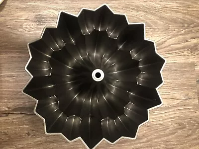 Wilton Dimensions Cascade Bundt Pan Cast Aluminum Non-Stick Professional Weight • $40