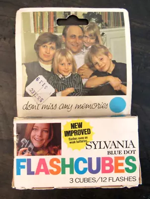 Vintage Pack Of Sylvania Blue Dot FLASH CUBES Pack Of 3 Cubes - 12 Flashes - NOS • $10.99