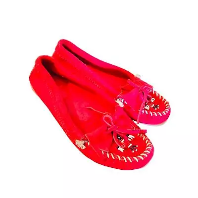 Minnetonka Women's Kilty Hardsole In Cherry Red Beaded Thunderbird Size 8 • $35