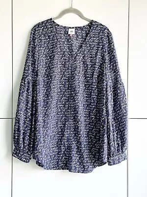 CABI Love Script Te Amo Blouse Size Large Puff Sleeve Navy White V Neck Pullover • $30