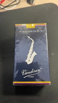 Vandoren Saxophone Alto Reeds 2 1/2  10-Saxophone Alto Mi Flat - E Flat • $27.99