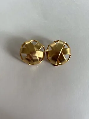 Vintage Brushed Gold Basket Round Clip On Earrings ❤️ • $37