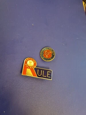 £9.49 • Buy CRYSTAL  PALACE  F C  -  2  X   OLD  COLLECTABLE  Football  Pin  BADGES