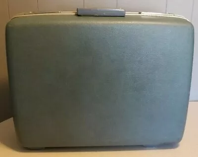 Vintage Royal Traveller 19 Inch Luggage Suitcase Blue Great Condition! • $60.99