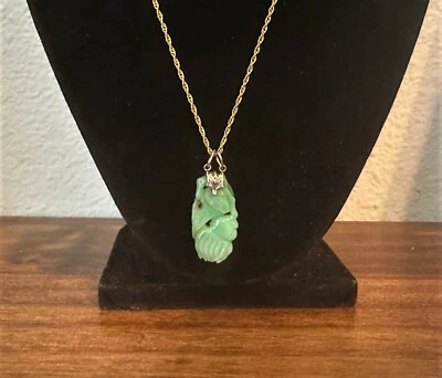 $45 • Buy Vintage Gold Tone & Carved Jade Green Stone Pendant Necklace