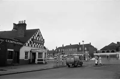 Chequers Inn Dagenham Essex 1960 OLD PHOTO 2 • $5.78