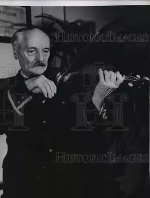 1955 Press Photo Violinist Aleksander Kieres In Lublin Poland • $29.88