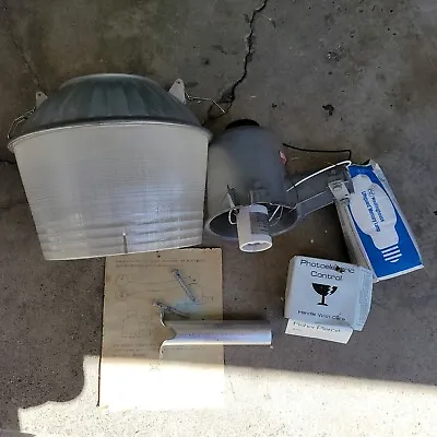 VTG ITT Lighting R-175 DUSK To DAWN Barn Yard LIGHT 175W 120V Mercury Vapor Lamp • $237.49