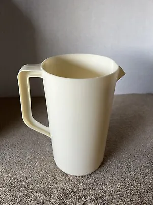 Vintage RUBBERMAID Pitcher 2-¼ Quart Almond 2445 No Lid • $3.99